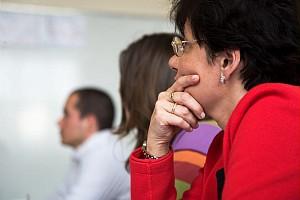 El�ves et enseignant en cours. 